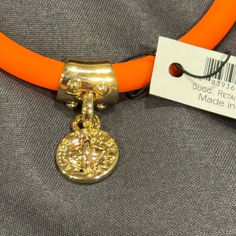 Marc by Marc Jacobs bracelet with golds charm. NWT - Picture 3 of 5